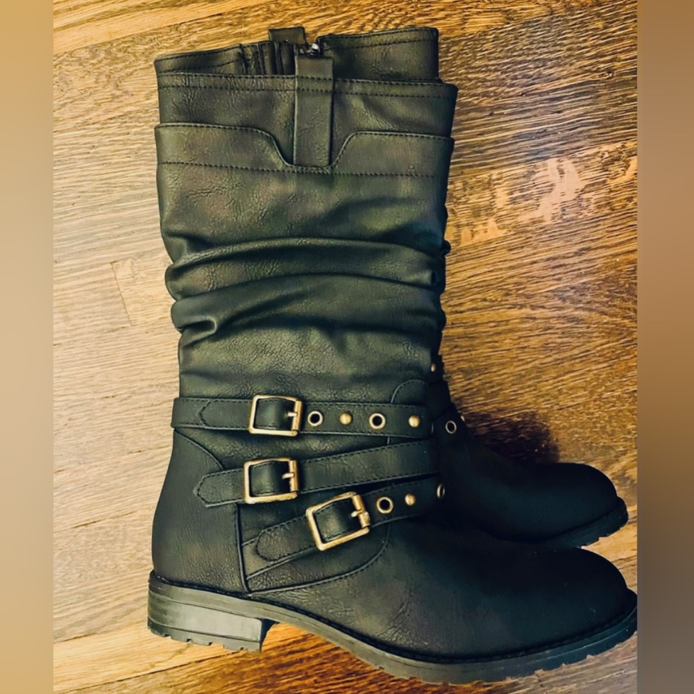 XOXO Megan buckle boot.  Girls size 2.  Black.  Very good condition.